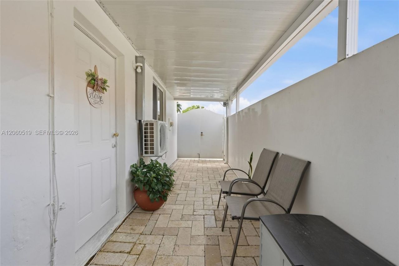323 NW 136th Pl, Miami, FL 33182 Photo