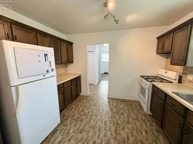 208 Lawrence Street, Bellevue, OH 44811 Photo 11