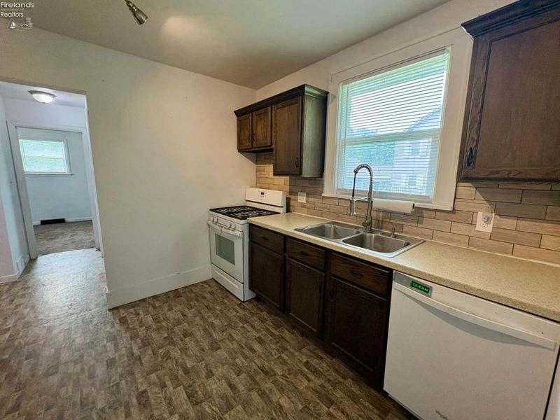 208 Lawrence Street, Bellevue, OH 44811 Photo 12