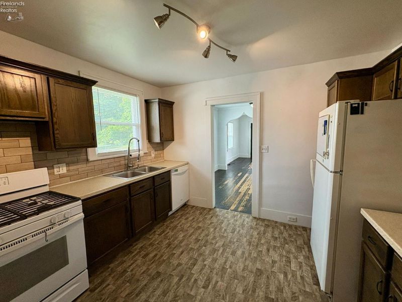 208 Lawrence Street, Bellevue, OH 44811 Photo 14