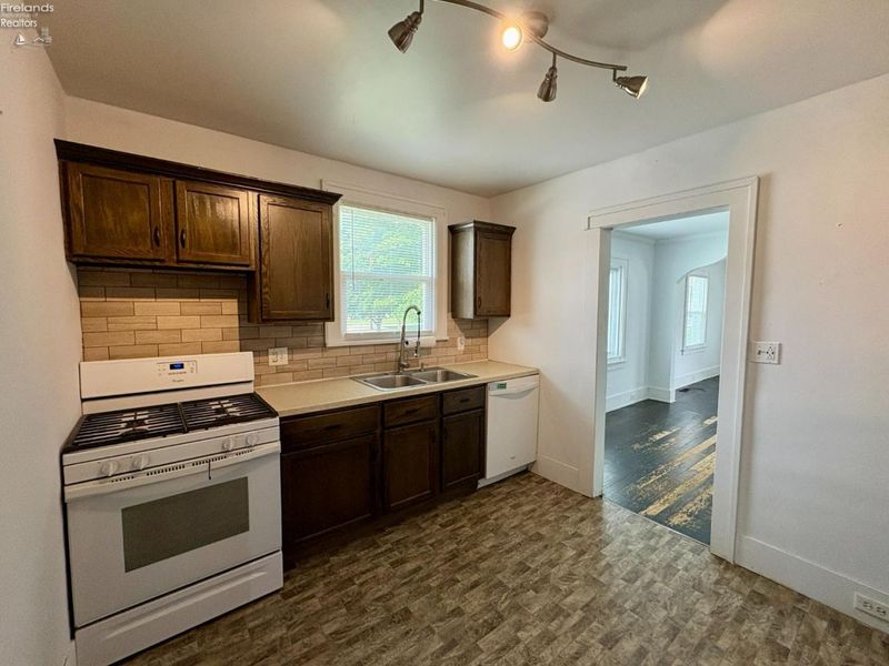 208 Lawrence Street, Bellevue, OH 44811 Photo 16