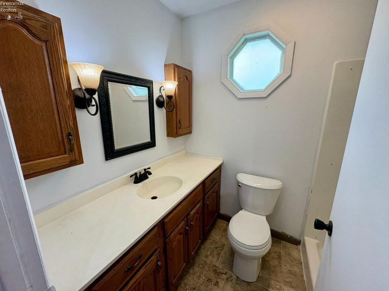 208 Lawrence Street, Bellevue, OH 44811 Photo 9