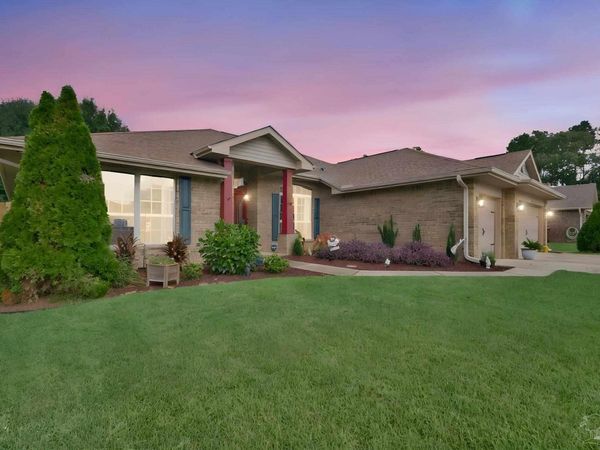 6185 Autumn Pines Cir, Pace, FL 32571