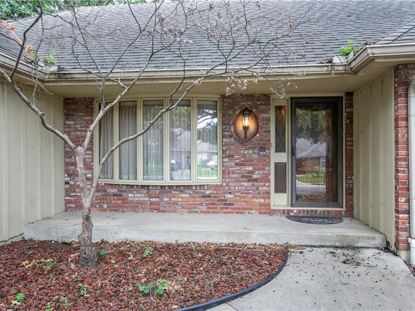 1010 SE 4th Terrace, Lee's Summit, MO 64063