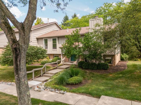 2250 Rivenoak Court, Ann Arbor, MI 48103