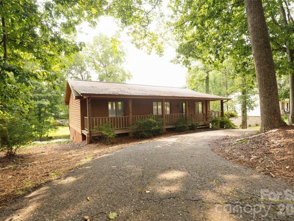 5516 Brookwood Lane, Hickory, NC 28602