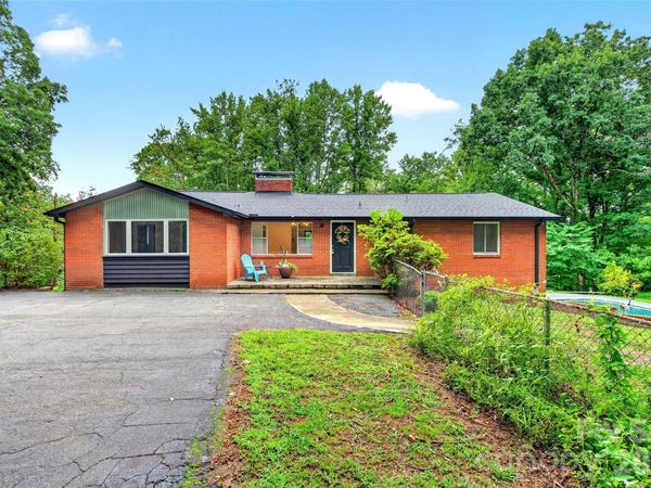 40 Mintz Lane, Swannanoa, NC 28778