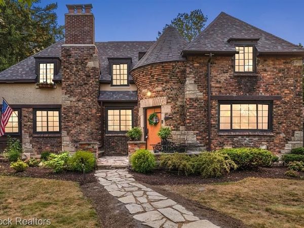 31543 Fairfax Avenue, Beverly Hills Vlg, MI 48025