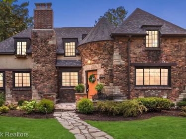 31543 Fairfax Avenue, Beverly Hills Village, Mi 48025
