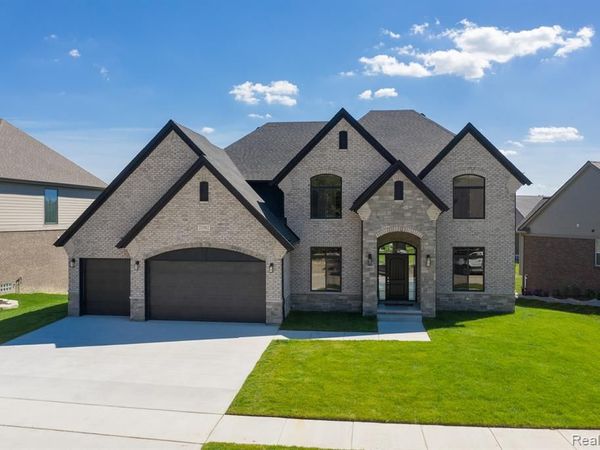 53707 Addington Drive , Macomb Twp, MI 48042