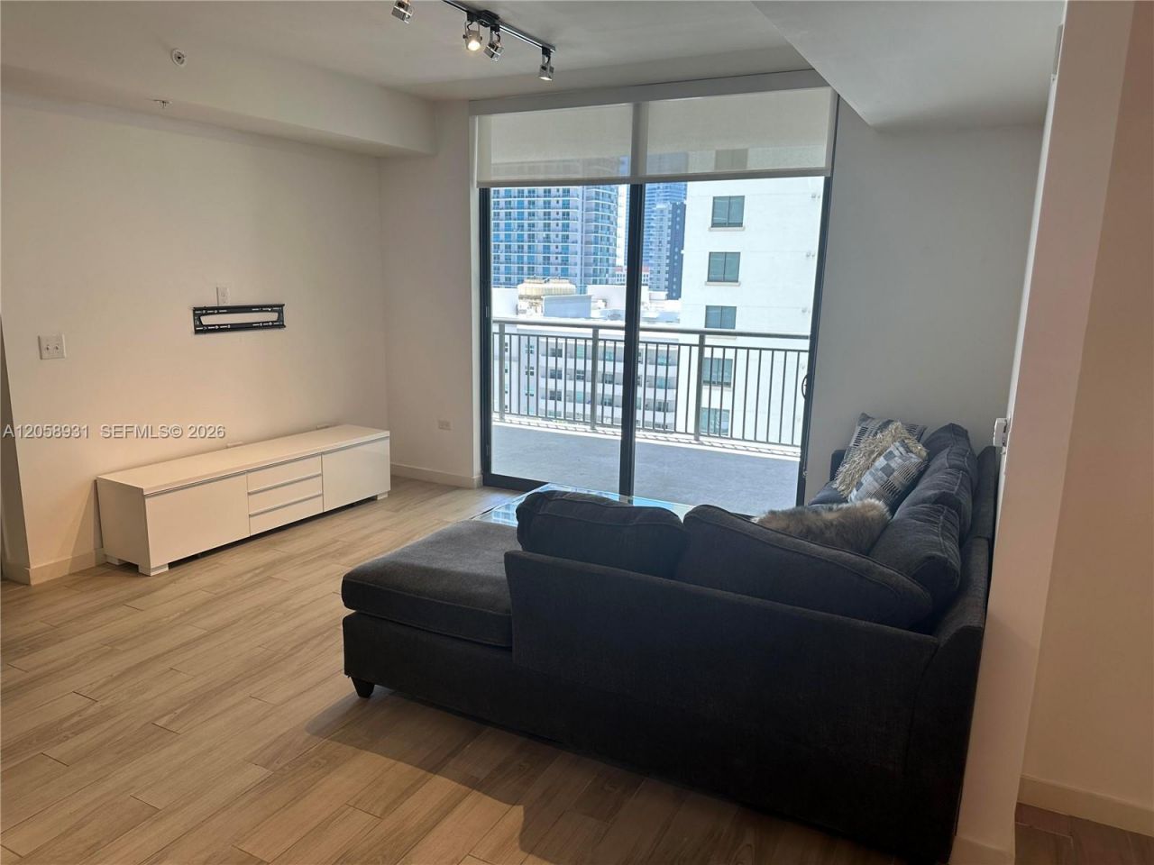 999 SW 1st Ave, Unit 1716, Miami, FL 33130 Photo