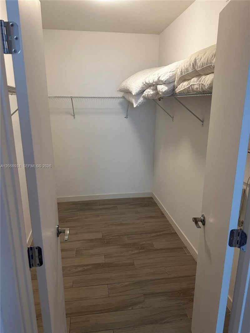 999 SW 1st Ave, Unit 1716, Miami, FL 33130 Photo