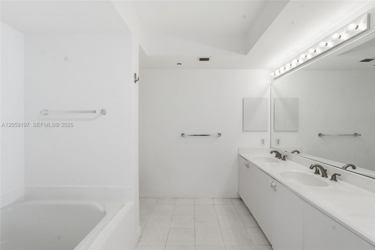 20185 E Country Club Dr, Unit 502, Aventura, FL 33180 Photo