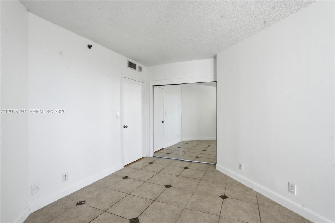 20185 E Country Club Dr, Unit 502, Aventura, FL 33180 Photo