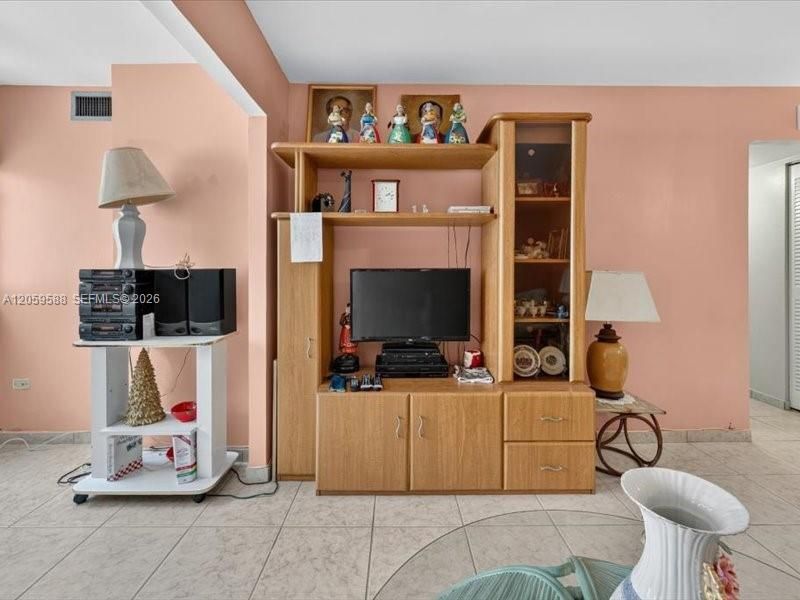 7135 Collins Ave , Unit 331, Miami Beach, FL 33141 Photo