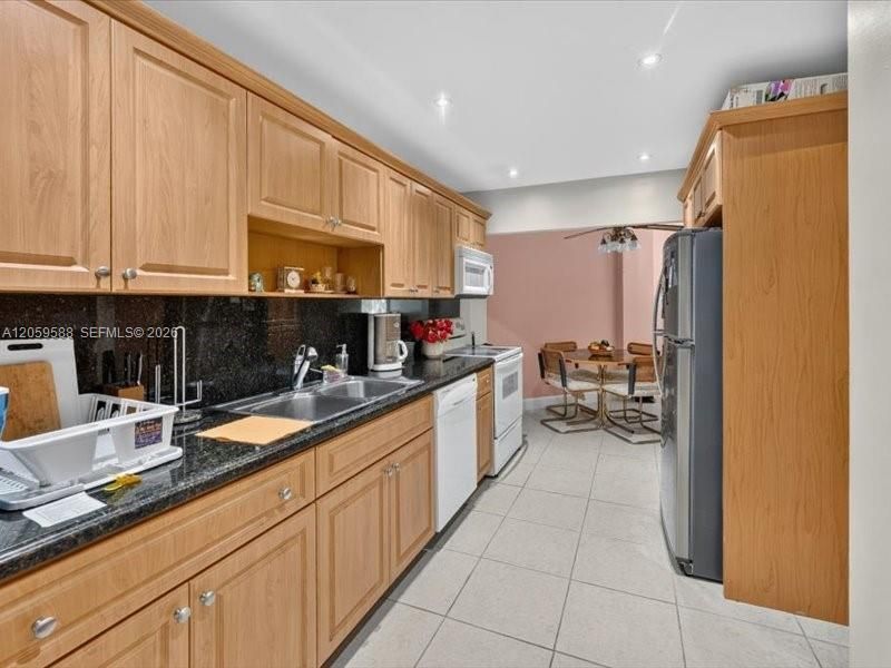 7135 Collins Ave , Unit 331, Miami Beach, FL 33141 Photo