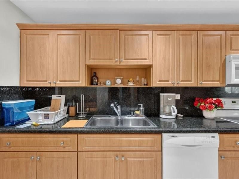 7135 Collins Ave , Unit 331, Miami Beach, FL 33141 Photo