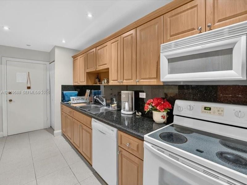 7135 Collins Ave , Unit 331, Miami Beach, FL 33141 Photo