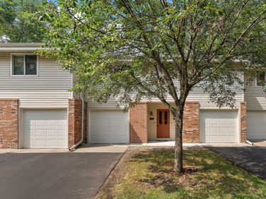 17587 Pond Circle, Eden Prairie, MN 55346