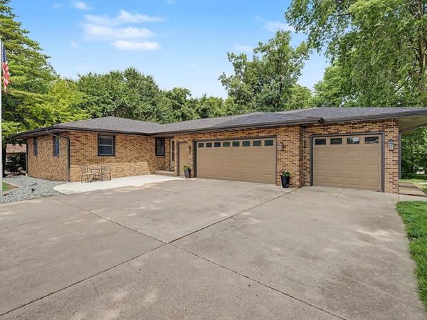 2349 Lake View Drive, Ames, IA 50010