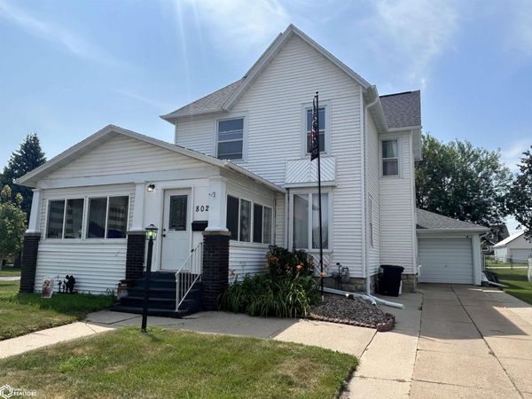 802 W Linn Street, Marshalltown, IA 50158
