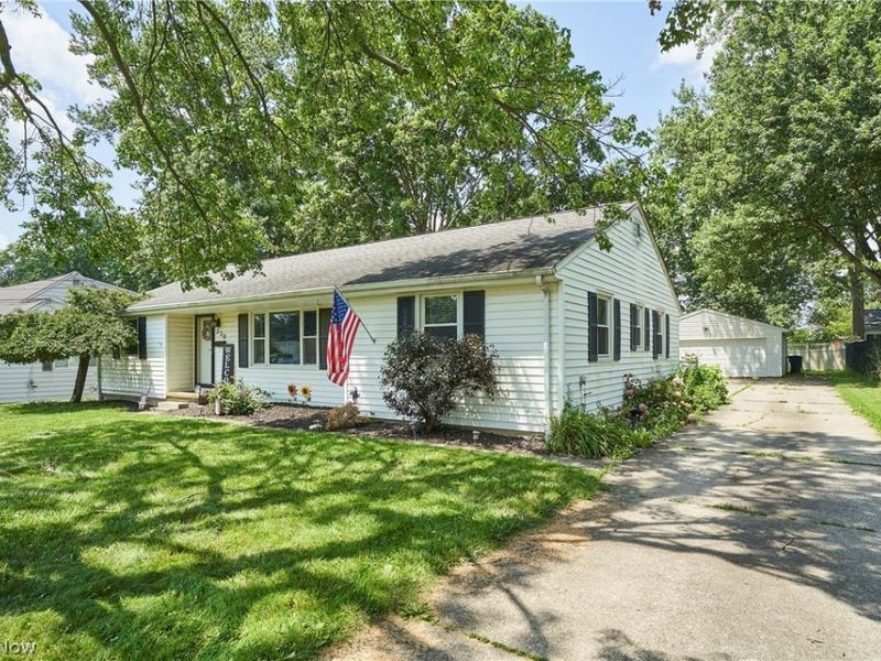 230 Valley View Drive , Wadsworth, OH 44281 Photo 2