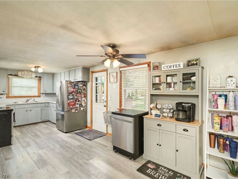 230 Valley View Drive , Wadsworth, OH 44281 Photo 5