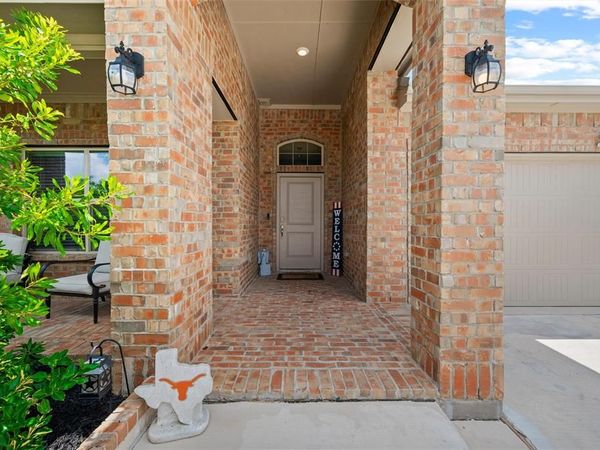 1136 Gillespie Drive , Fort Worth, TX 76247