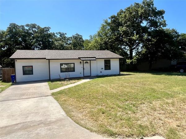104 Lynn Drive , Azle, TX 76020