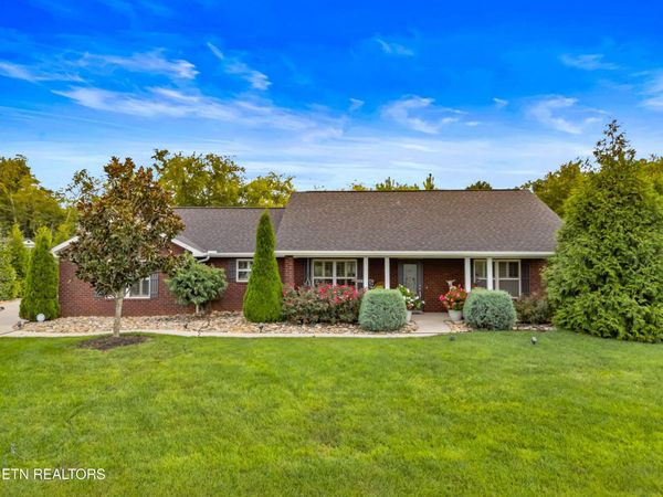136 Crosslake Lane, Dandridge, TN 37725