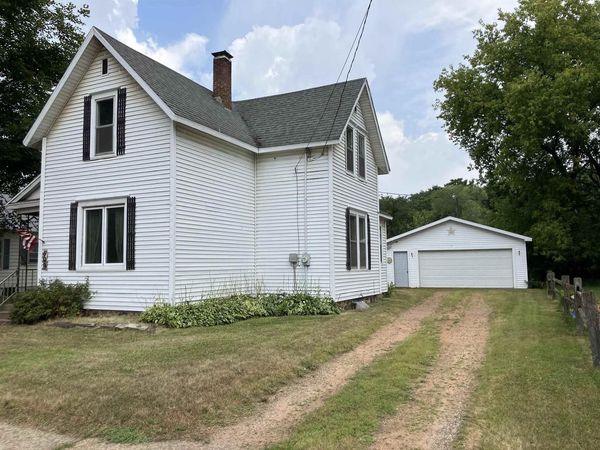 809 WARE STREET, Waupaca, WI 54981