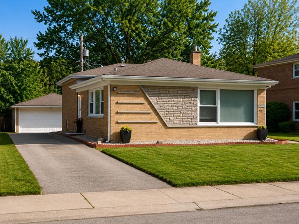 1029 Riverview Drive , South Holland, IL 60473