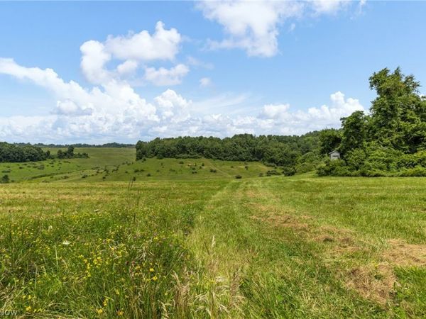 Pultney Avenue , Barnesville, OH 43713