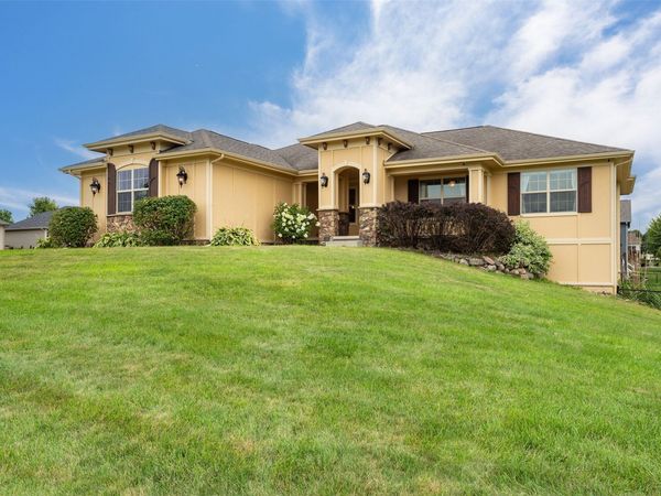 2202 Hearthstone Circle SW, Altoona, IA 50009