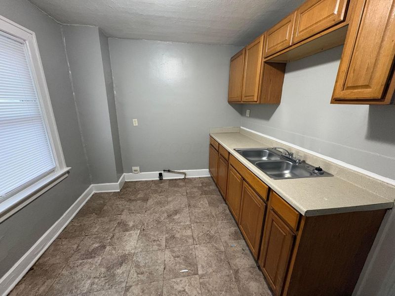 180 N Powell Avenue , Columbus, OH 43204 Photo 4