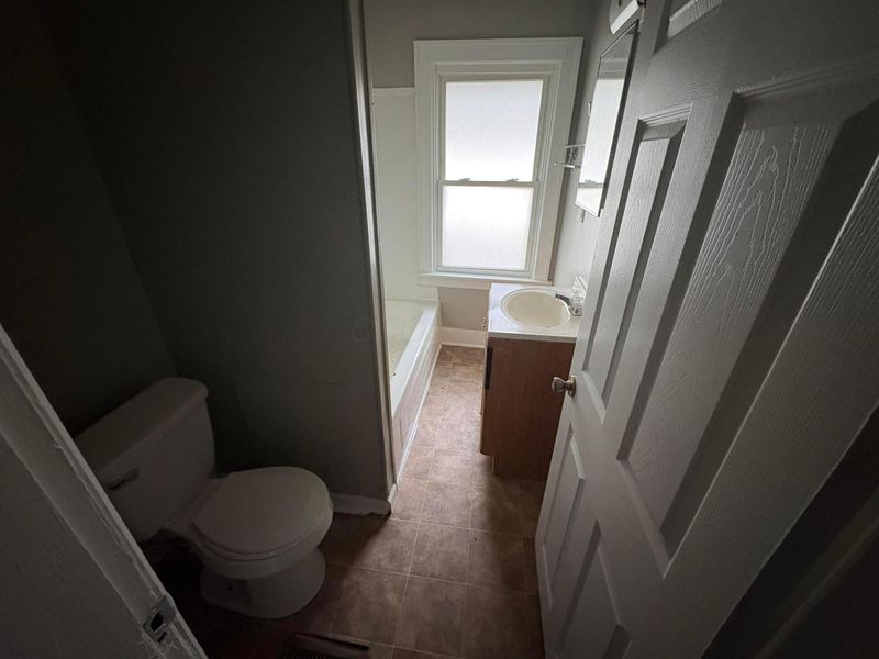 180 N Powell Avenue , Columbus, OH 43204 Photo 5