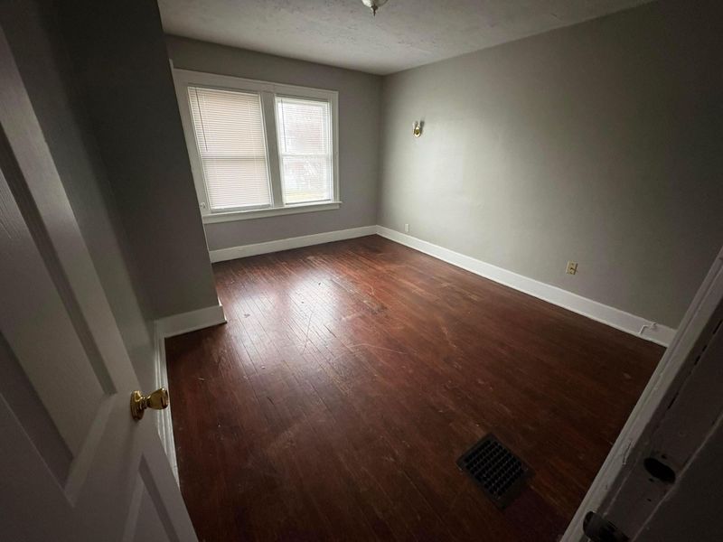 180 N Powell Avenue , Columbus, OH 43204 Photo 6
