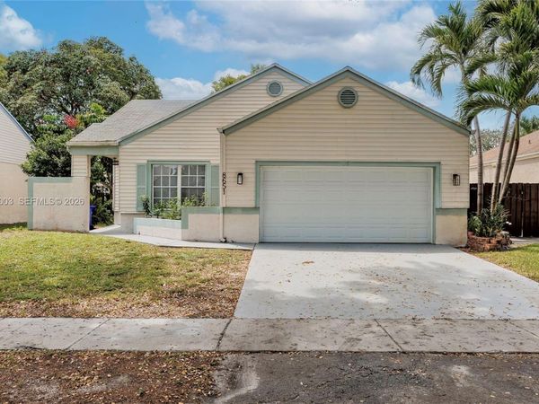8651 SW 12th St , Pembroke Pines, FL 33025