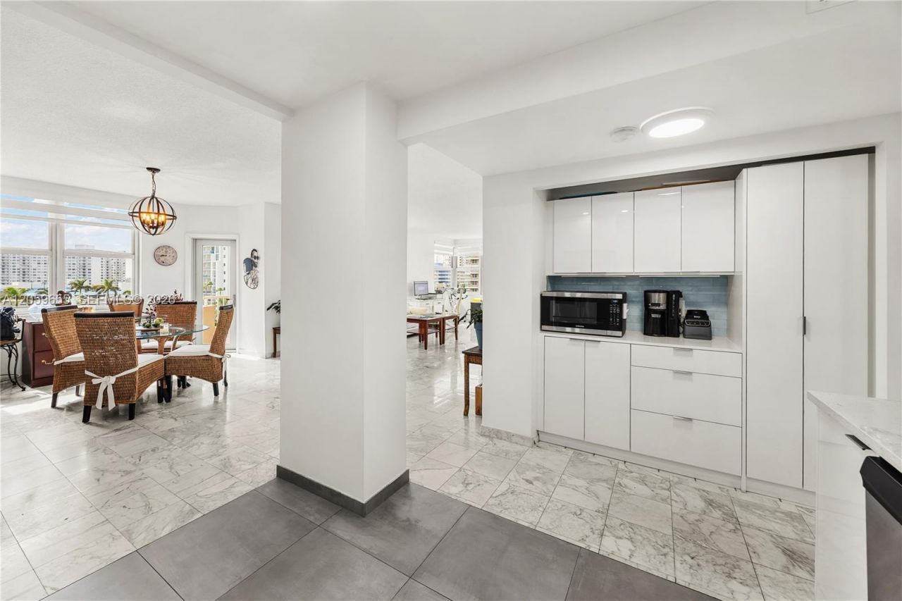 1950 S Ocean Dr, Unit 5F, Hallandale Beach, FL 33009 Photo
