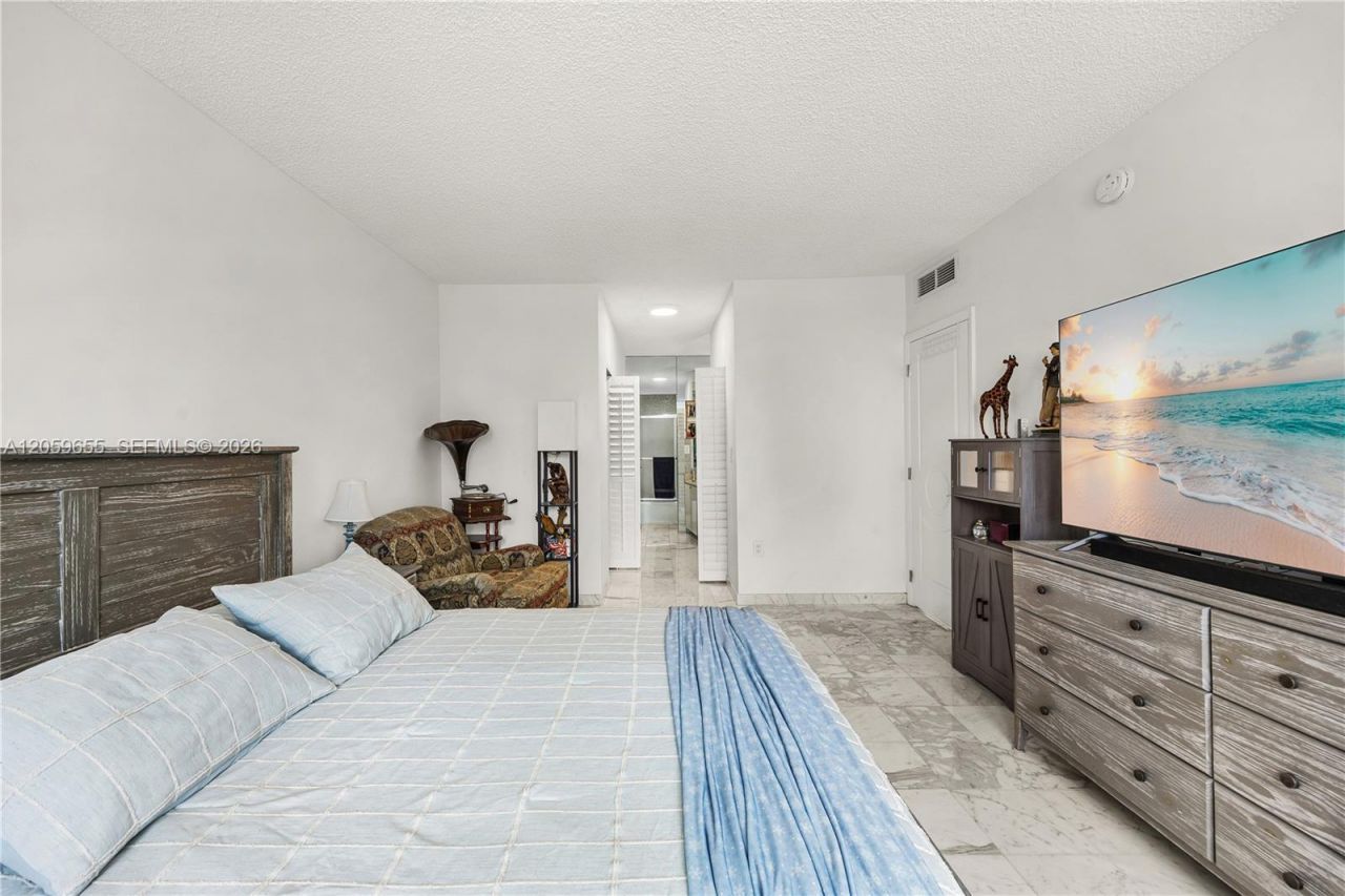 1950 S Ocean Dr, Unit 5F, Hallandale Beach, FL 33009 Photo