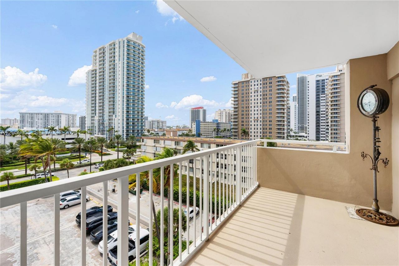 1950 S Ocean Dr, Unit 5F, Hallandale Beach, FL 33009 Photo