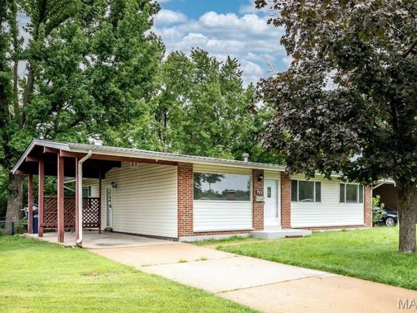 795 Bellarmine Lane , Florissant, MO 63031