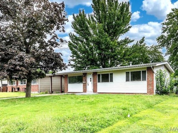 795 Bellarmine Lane , Florissant, MO 63031