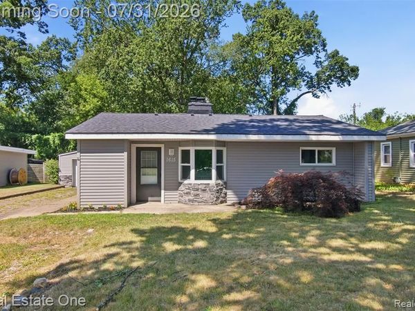 1615 S Commerce Road, Wolverine Lake Village, Mi 48390