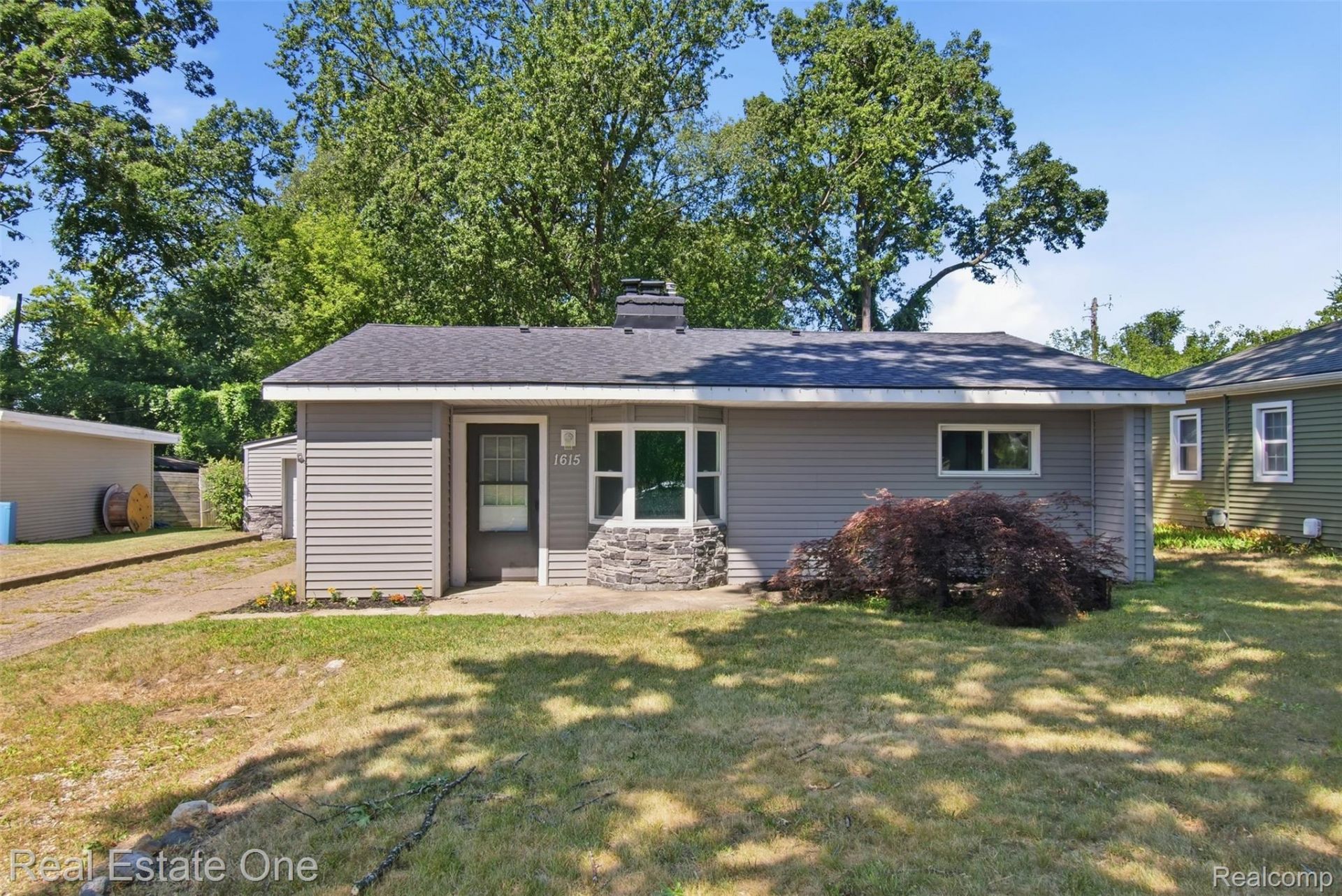 1615 S Commerce Road, Wolverine Lake Village, Mi 48390 Main Photo