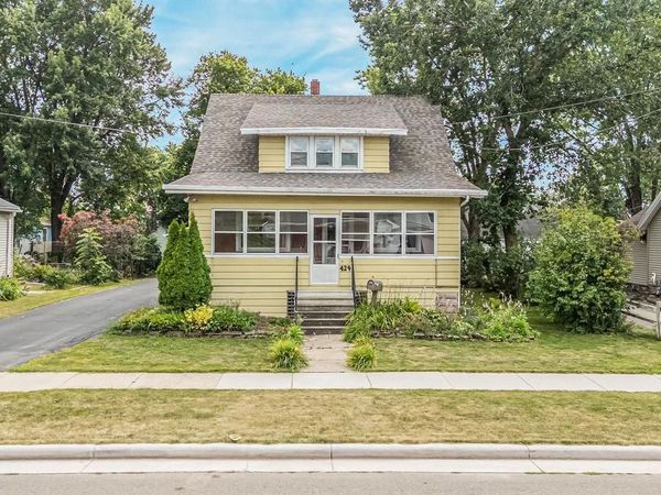 429 E COLUMBIAN AVENUE, Neenah, WI 54956