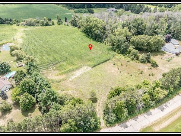LYONS ROAD, New London, WI 54961