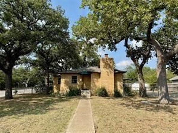 201 E 3rd Street, Weatherford, TX 76086