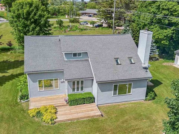 5990 Forest Ave., Harbor Springs, MI 49740