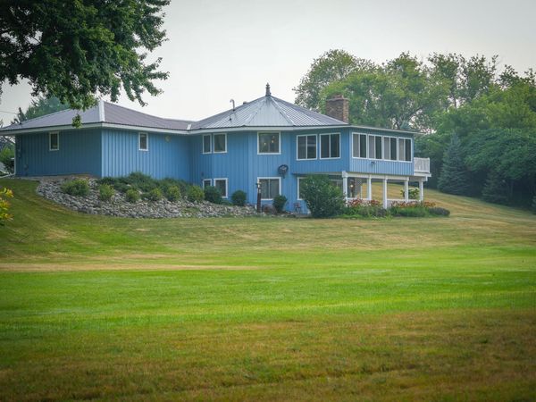 828 Reunion Avenue, Fremont, MI 49412
